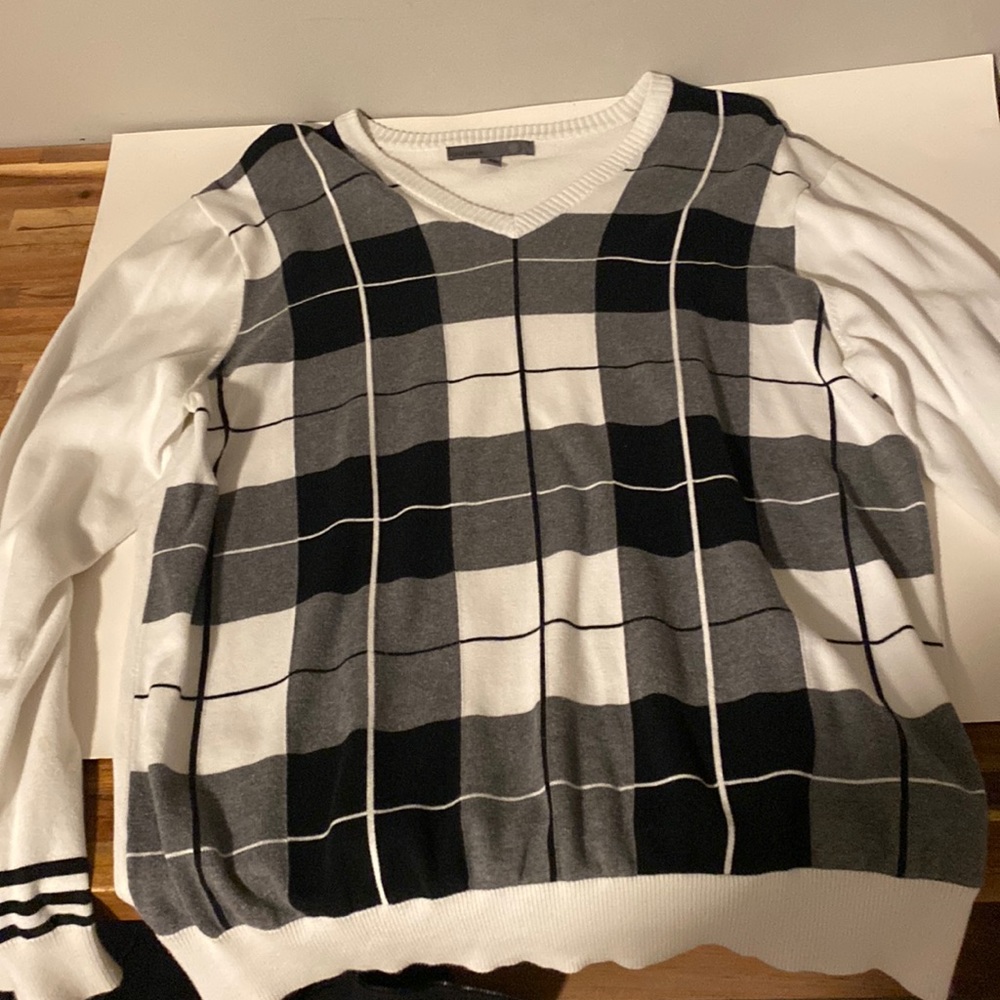 Old Navy XL V-Neck Sweater White Black Grey Checkered